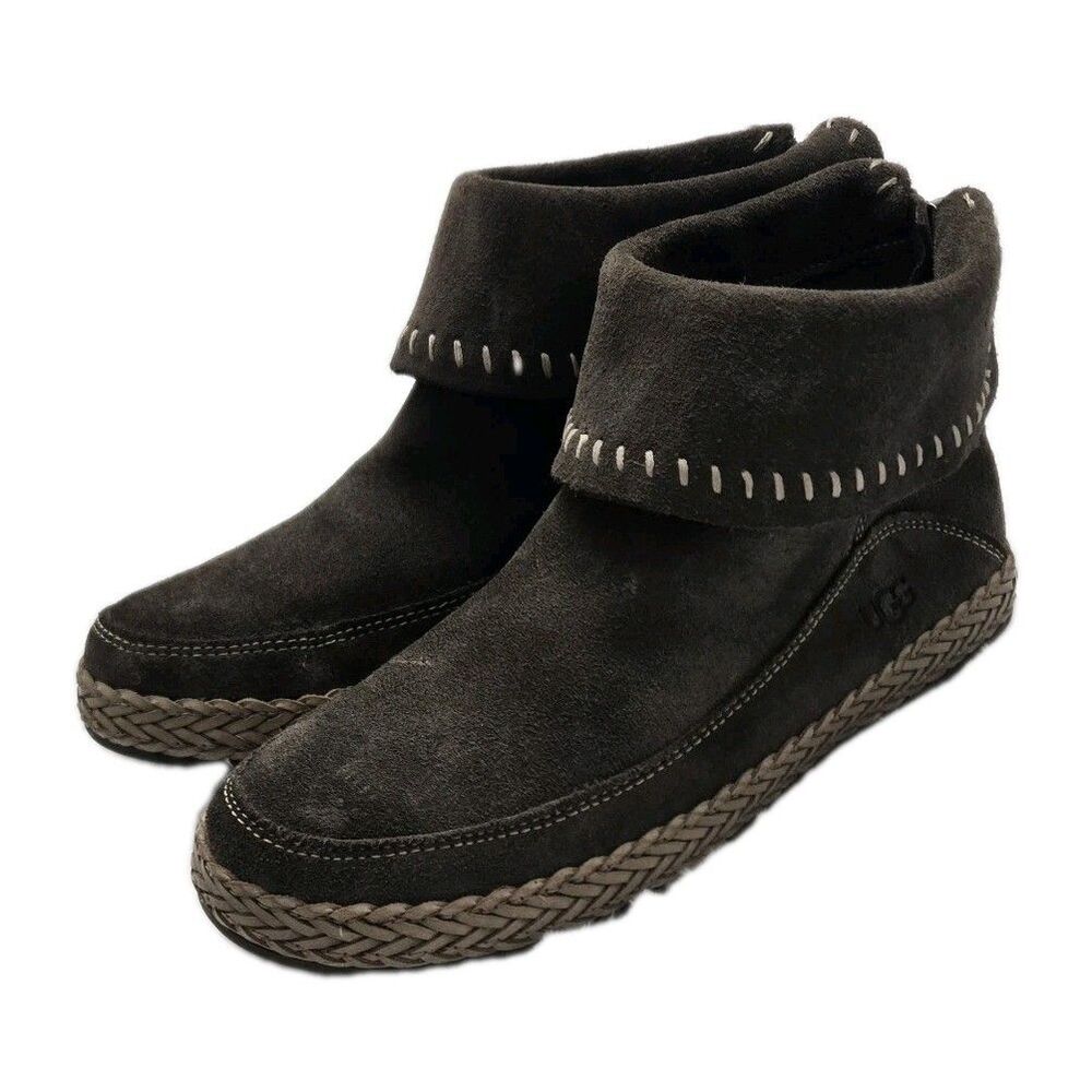 UGG Women's Varney Short Size 6 Boho Moccasin Boots 1104653